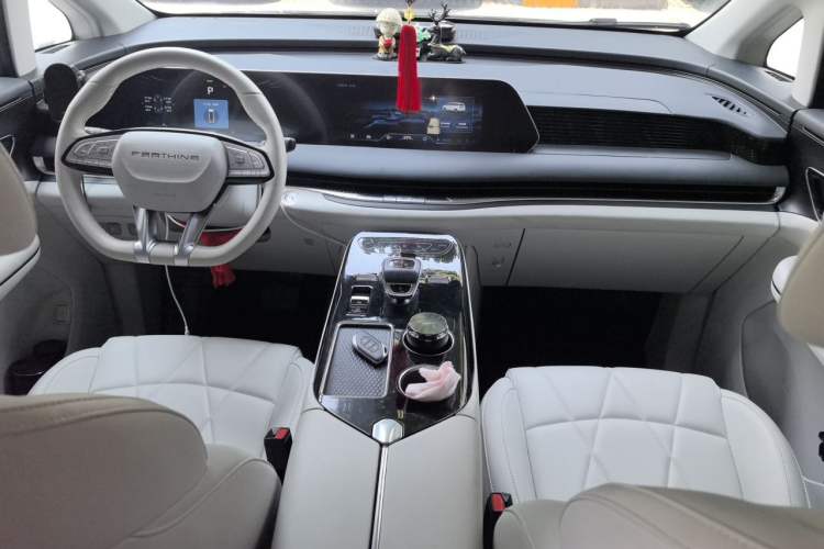 Used FORTHING Xinghai V9 2024 1.5TD 100km Chinese Knot Series Performance Edition Center Console