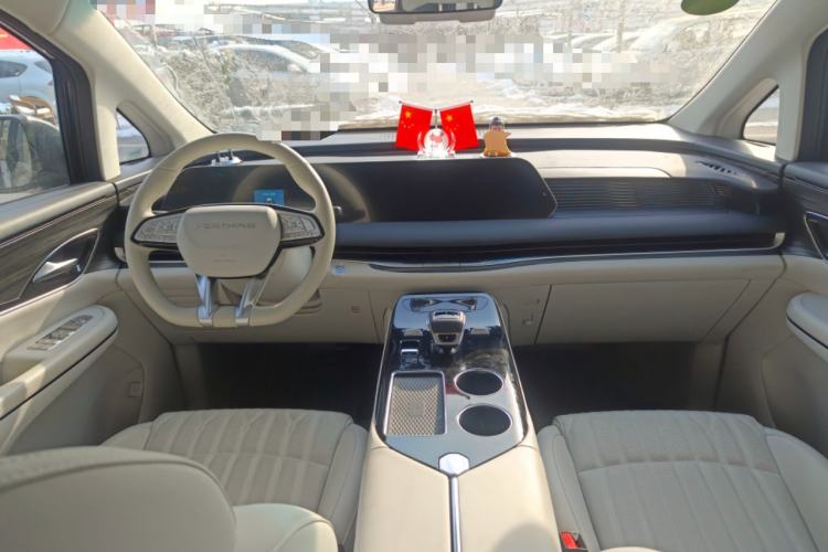 Used FORTHING Xinghai V9 2024 1.5TD 200km Chinese Knot Series Premium Edition Center Console