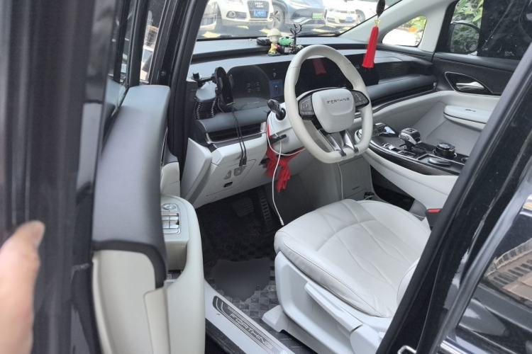 Used FORTHING Xinghai V9 2024 1.5TD 100km Chinese Knot Series Performance Edition Driver Seat
