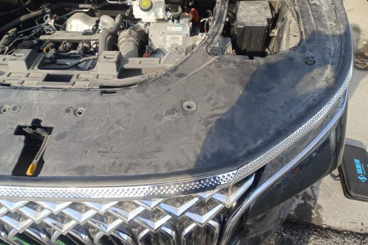 Used FORTHING Xinghai V9 2024 1.5TD 200km Chinese Knot Series Premium Edition Engine Bay Left