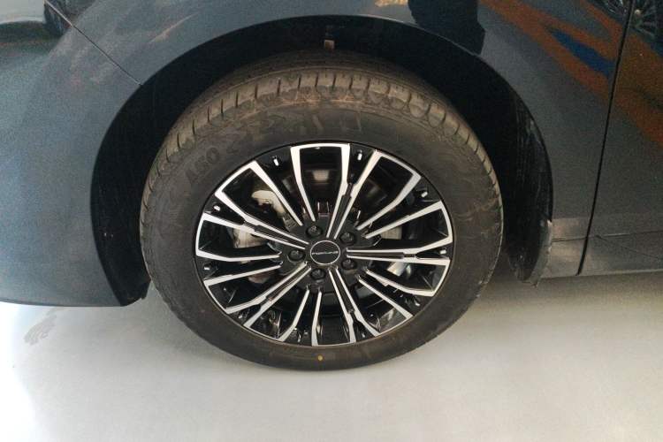 Used FORTHING Xinghai V9 2024 1.5TD 200km Chinese Knot Series Luxury Version Exterior 7