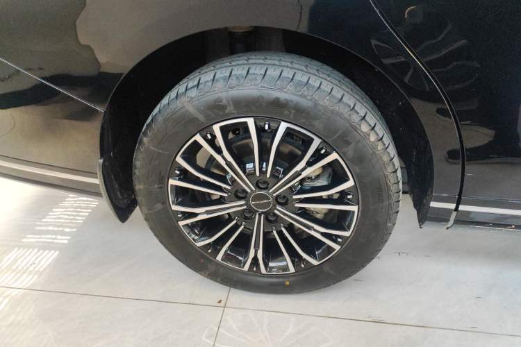 Used FORTHING Xinghai V9 2024 1.5TD 200km Chinese Knot Series Luxury Version Exterior 8