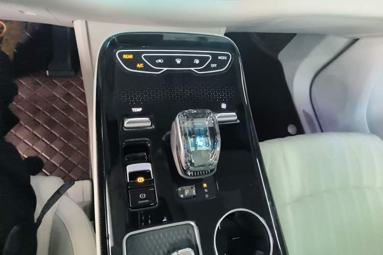 Used FORTHING Xinghai V9 2024 1.5TD 200km Qingyunti Series Premium Version Gear Lever