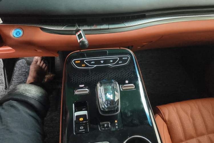 Used FORTHING Xinghai V9 2024 1.5TD 200km Qingyunti Series Premium Version Gear Lever