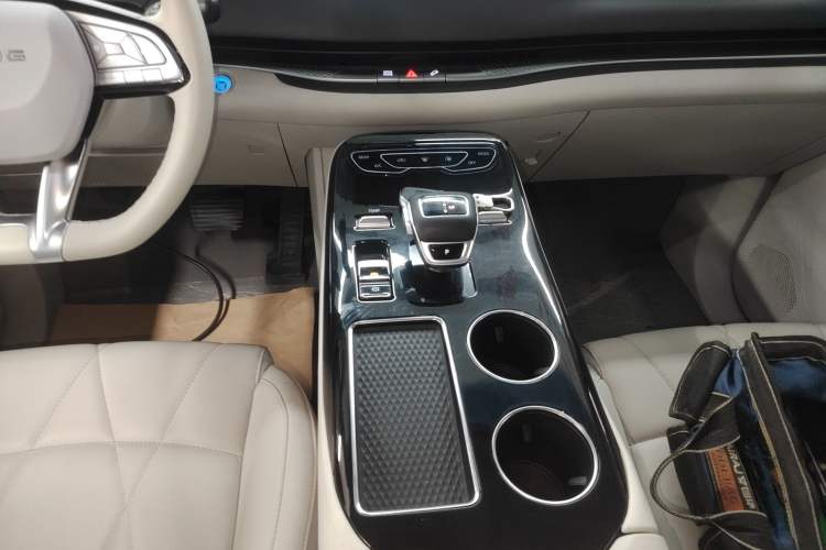 Used FORTHING Xinghai V9 2024 1.5TD 200km Chinese Knot Series Luxury Version Gear Lever
