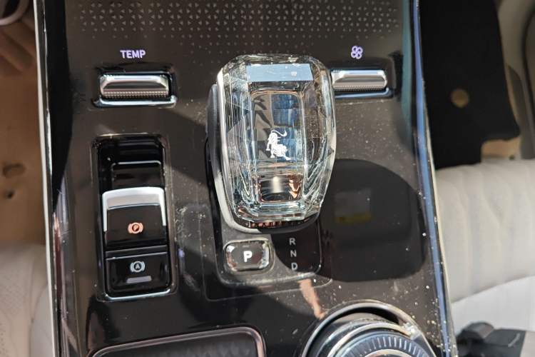 Used FORTHING Xinghai V9 2024 1.5TD 200km Qingyunti Series Premium Version Gear Lever