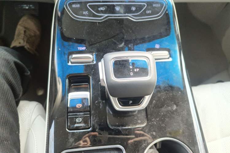 Used FORTHING Xinghai V9 2024 1.5TD 200km Chinese Knot Series Premium Edition Gear Lever