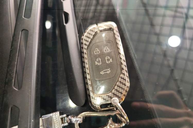 Used FORTHING Xinghai V9 2024 1.5TD 200km Qingyunti Series Premium Version Interior 1