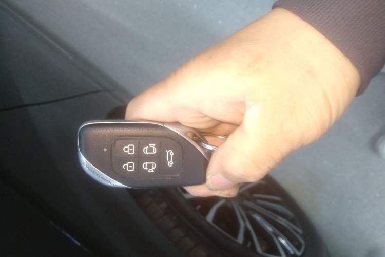 Used FORTHING Xinghai V9 2024 1.5TD 200km Qingyunti Series Premium Version Interior 1