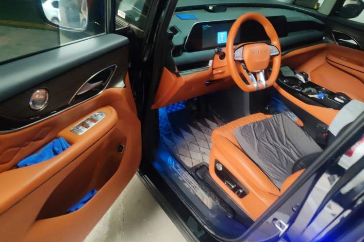 Used FORTHING Xinghai V9 2024 1.5TD 200km Chinese Knot Series Premium Edition Interior 3