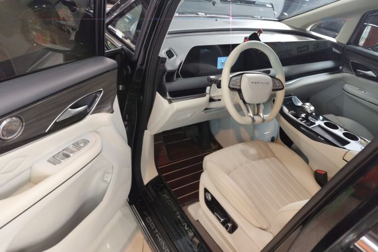 Used FORTHING Xinghai V9 2024 1.5TD 200km Qingyunti Series Premium Version Interior 3