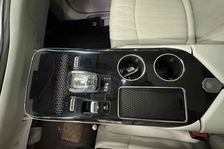 Used FORTHING Xinghai V9 2024 1.5TD 200km Qingyunti Series Premium Version Interior 5
