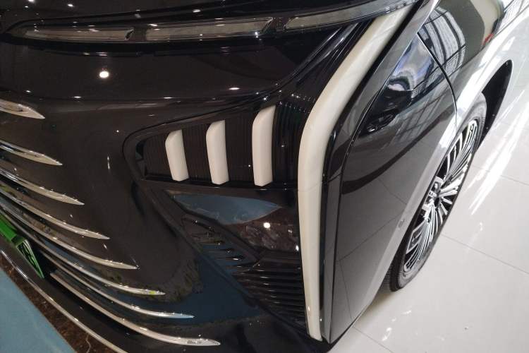Used FORTHING Xinghai V9 2024 1.5TD 200km Qingyunti Series Flagship Edition Left Front Headlight