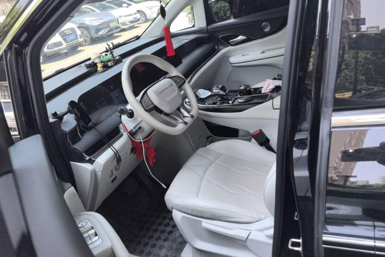 Used FORTHING Xinghai V9 2024 1.5TD 100km Chinese Knot Series Performance Edition Left Front Seat