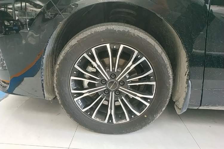 Used FORTHING Xinghai V9 2024 1.5TD 200km Chinese Knot Series Luxury Version Left Front Wheel Hub
