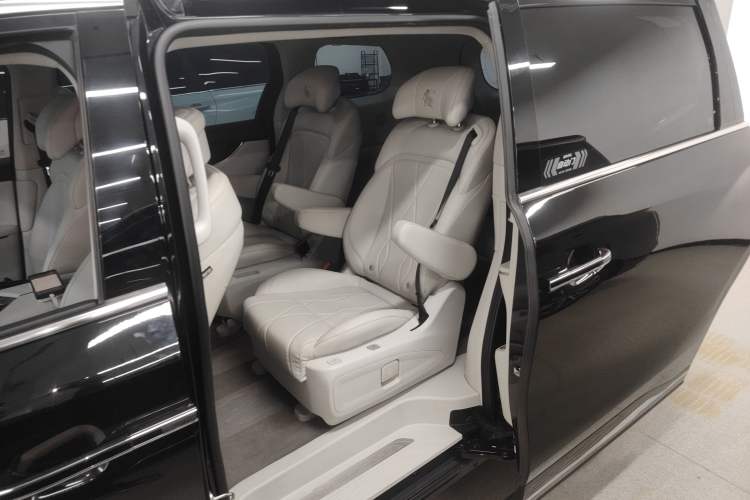 Used FORTHING Xinghai V9 2024 1.5TD 200km Chinese Knot Series Luxury Version Left Rear Seat