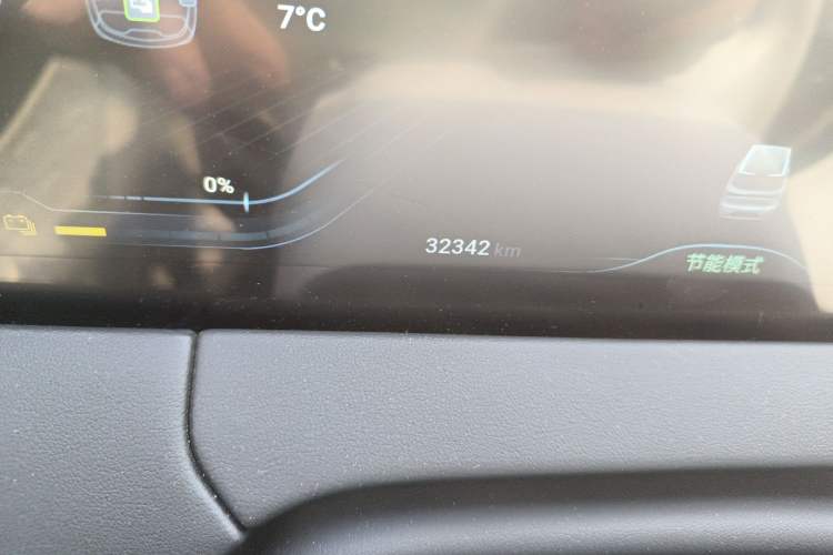 Used FORTHING Xinghai V9 2024 1.5TD 200km Chinese Knot Series Premium Edition Odometer Close Up