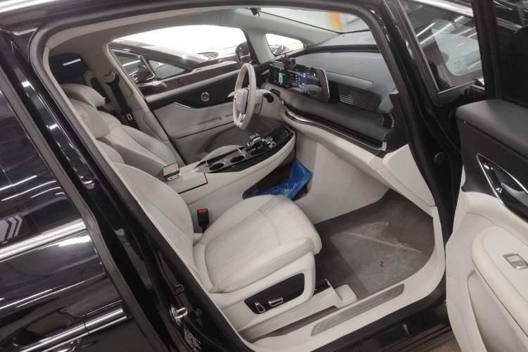 Used FORTHING Xinghai V9 2024 1.5TD 200km Chinese Knot Series Luxury Version Right Front Seat