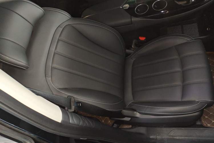 Used FORTHING Xinghai V9 2024 1.5TD 200km Chinese Knot Series Luxury Version Right Front Seat