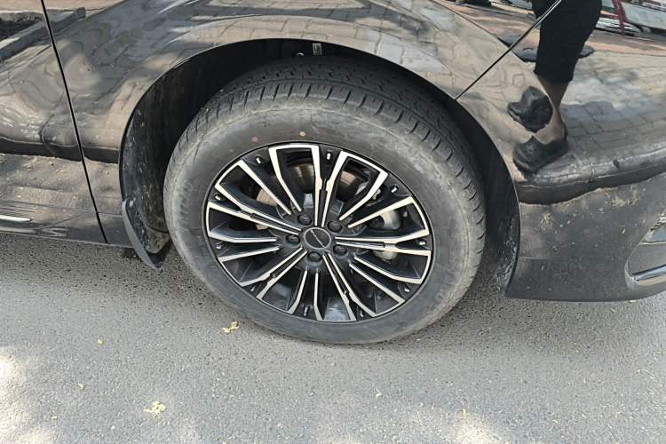 Used FORTHING Xinghai V9 2024 1.5TD 200km Chinese Knot Series Luxury Version Right Front Wheel Hub