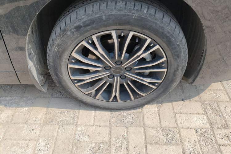 Used FORTHING Xinghai V9 2024 1.5TD 200km Chinese Knot Series Premium Edition Right Front Wheel Hub