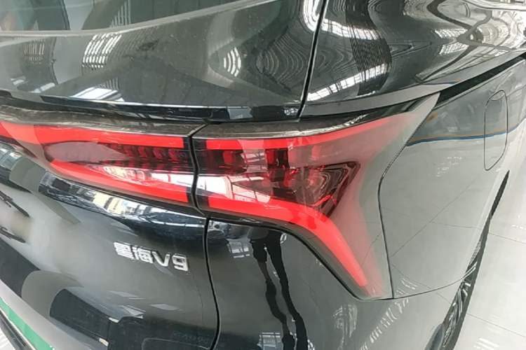 Used FORTHING Xinghai V9 2024 1.5TD 200km Chinese Knot Series Luxury Version Right Rear Taillight