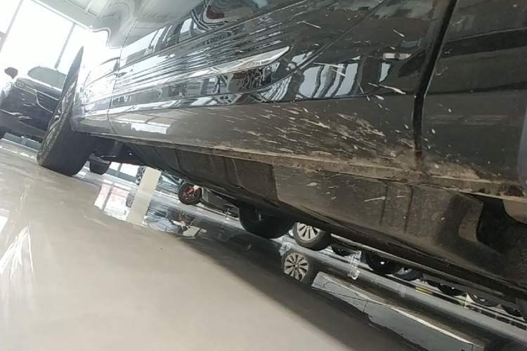 Used FORTHING Xinghai V9 2024 1.5TD 200km Chinese Knot Series Luxury Version Right Side Sill