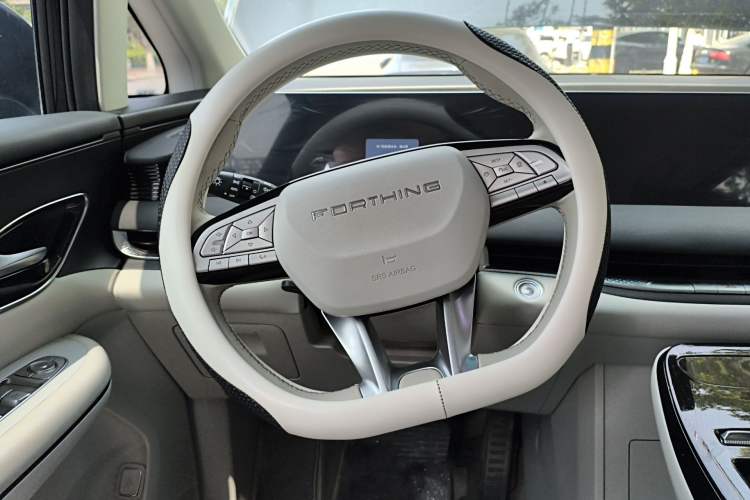 Used FORTHING Xinghai V9 2024 1.5TD 200km Chinese Knot Series Luxury Version Steering Wheel