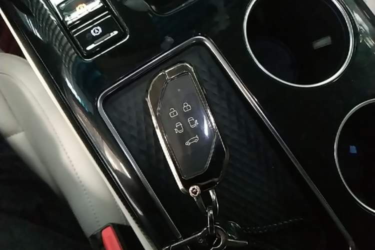 Used FORTHING Xinghai V9 2024 1.5TD 200km Chinese Knot Series Luxury Version Vehicle Key