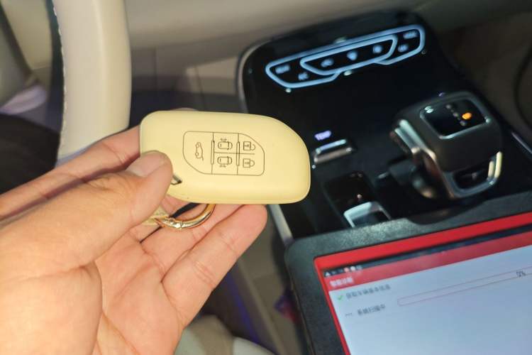 Used FORTHING Xinghai V9 2024 1.5TD 200km Chinese Knot Series Premium Edition Vehicle Key