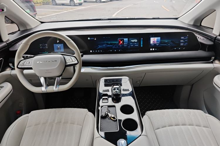 Used FORTHING Xinghai V9 2024 1.5TD 200km Qingyunti Series Flagship Edition Center Console