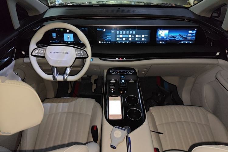 Used FORTHING Xinghai V9 2024 1.5TD 200km Qingyunti Series Premium Version Center Console