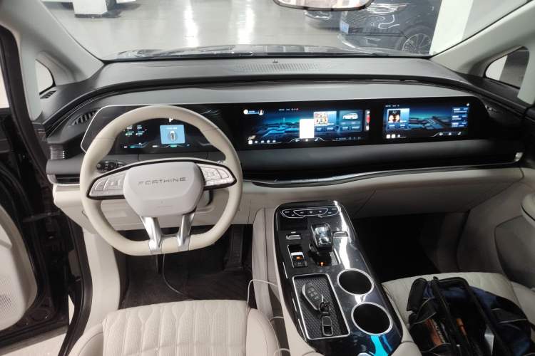 Used FORTHING Xinghai V9 2024 1.5TD 200km Qingyunti Series Premium Version Center Console