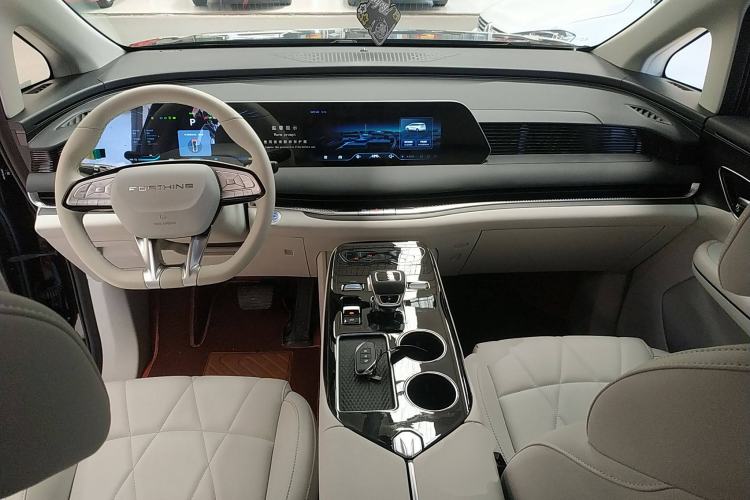 Used FORTHING Xinghai V9 2024 1.5TD 100km Chinese Knot Series Performance Edition Center Console