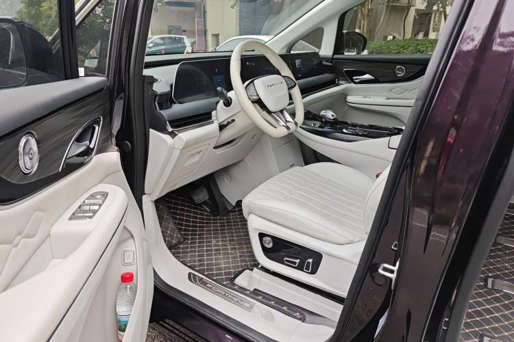 Used FORTHING Xinghai V9 2024 1.5TD 200km Qingyunti Series Flagship Edition Driver Seat