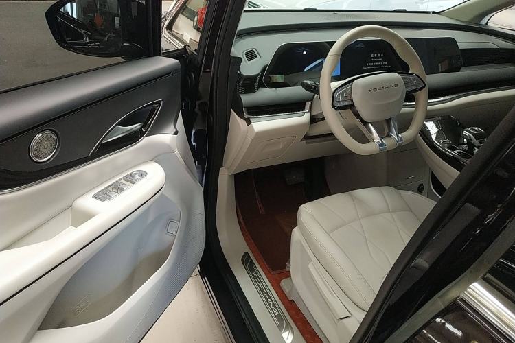 Used FORTHING Xinghai V9 2024 1.5TD 100km Chinese Knot Series Performance Edition Driver Seat