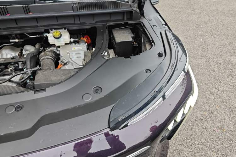 Used FORTHING Xinghai V9 2024 1.5TD 200km Qingyunti Series Flagship Edition Engine Bay Left