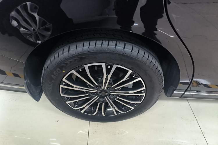 Used FORTHING Xinghai V9 2024 1.5TD 200km Chinese Knot Series Luxury Version Exterior 5