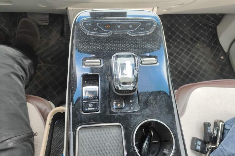 Used FORTHING Xinghai V9 2024 1.5TD 200km Qingyunti Series Premium Version Gear Lever