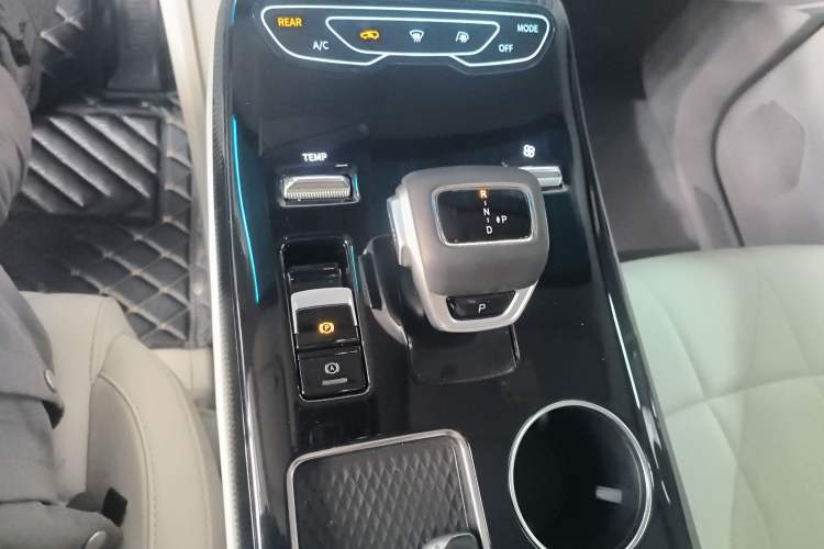 Used FORTHING Xinghai V9 2024 1.5TD 200km Chinese Knot Series Luxury Version Gear Lever