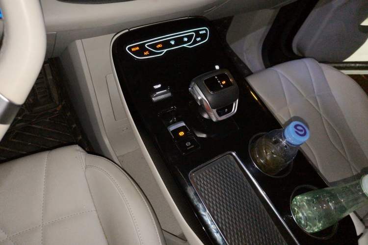Used FORTHING Xinghai V9 2024 1.5TD 200km Chinese Knot Series Luxury Version Gear Lever