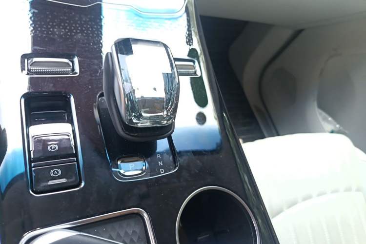 Used FORTHING Xinghai V9 2024 1.5TD 200km Qingyunti Series Premium Version Gear Lever
