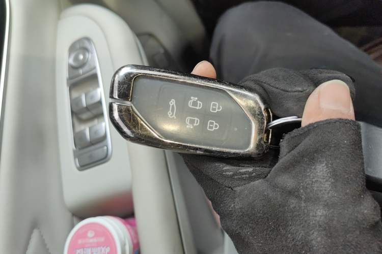 Used FORTHING Xinghai V9 2024 1.5TD 200km Qingyunti Series Premium Version Interior 1