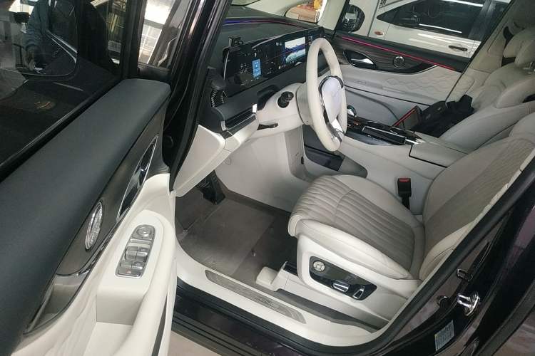 Used FORTHING Xinghai V9 2024 1.5TD 200km Qingyunti Series Premium Version Interior 3