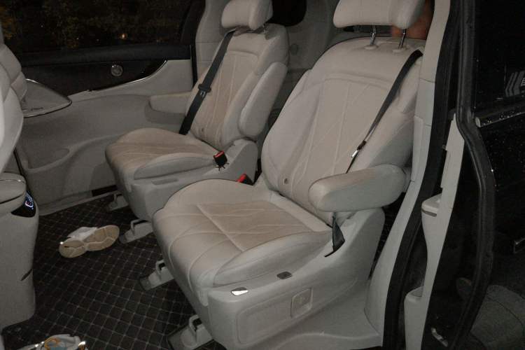 Used FORTHING Xinghai V9 2024 1.5TD 200km Chinese Knot Series Luxury Version Left Rear Seat