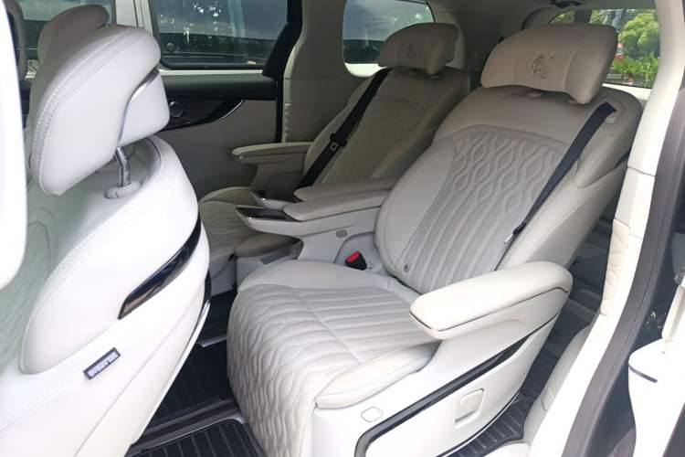 Used FORTHING Xinghai V9 2024 1.5TD 200km Qingyunti Series Premium Version Left Rear Seat