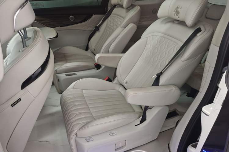 Used FORTHING Xinghai V9 2024 1.5TD 200km Chinese Knot Series Premium Edition Left Rear Seat