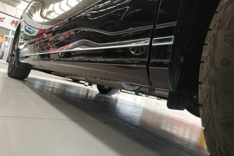 Used FORTHING Xinghai V9 2024 1.5TD 100km Chinese Knot Series Performance Edition Left Side Sill