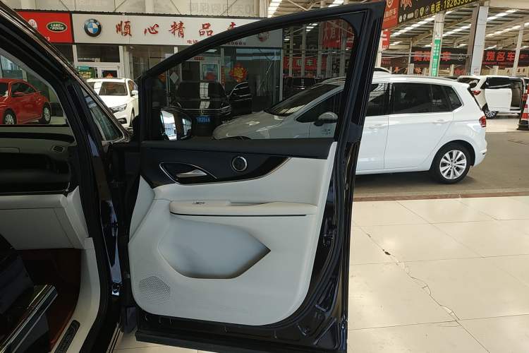 Used FORTHING Xinghai V9 2024 1.5TD 100km Chinese Knot Series Performance Edition Right Front Door Interior