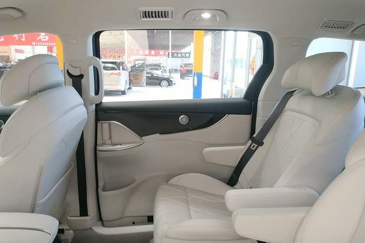 Used FORTHING Xinghai V9 2024 1.5TD 100km Chinese Knot Series Performance Edition Right Rear Door Interior